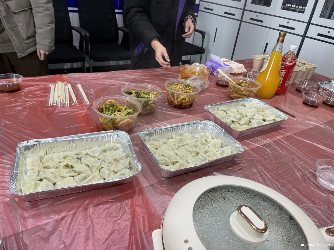 bv伟德国际体育1946冬至包饺子活动